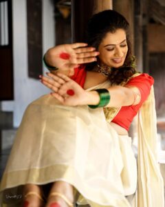 Parvathy Venkitaramanan Instagram - 🌻 Happy Vishu & Happy tamil new year my dearest insta family @highlightsbridalstudio_makeup @stories_by_vasanthjb @usha__hairstylist @login_bridal_jewelry_ bridal_jewelry