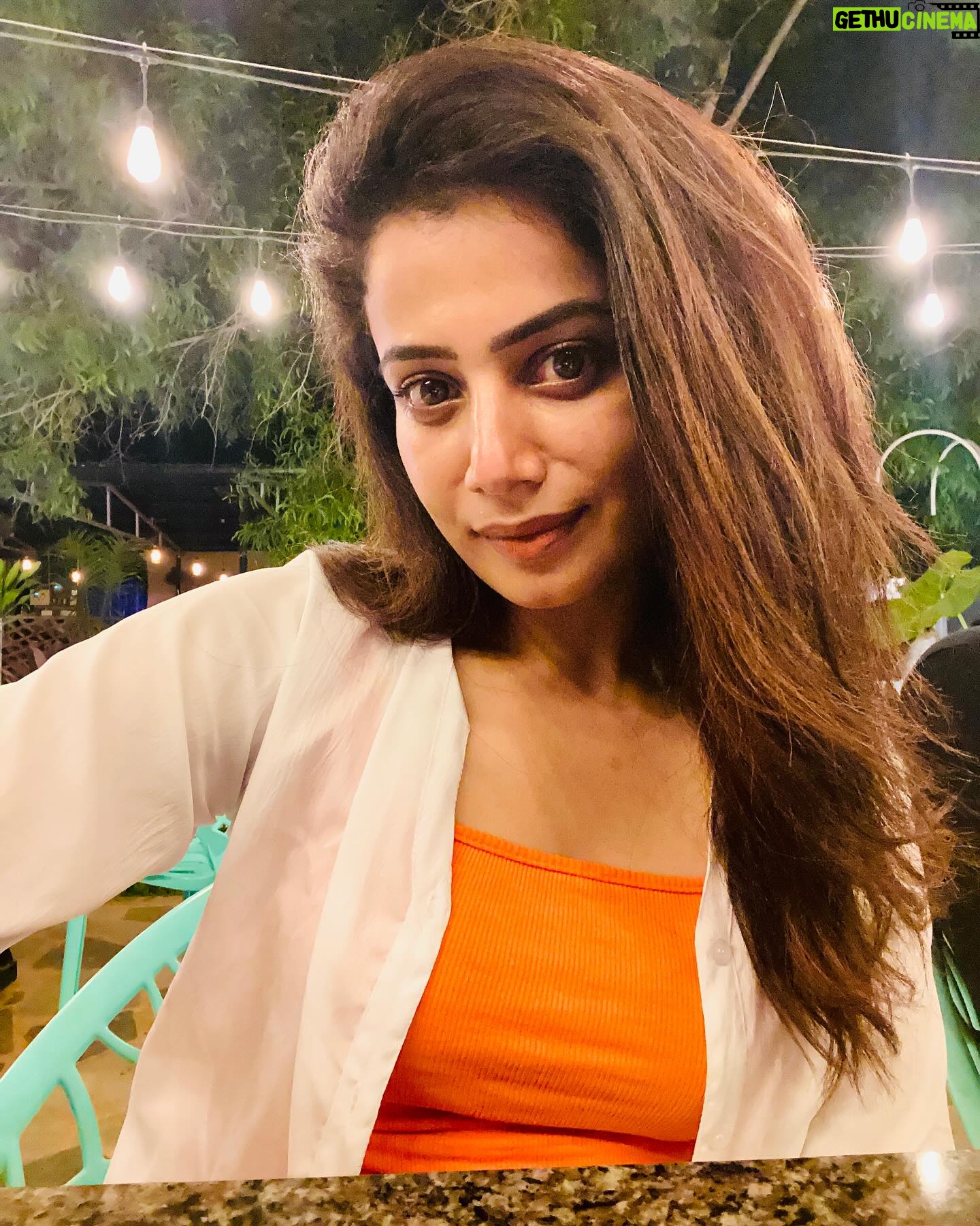 Parvathy Venkitaramanan Instagram - “Chasing sunsets and making memories with the squad. 🌅✨ #PondyDiaries #SquadGoals” 🏖️