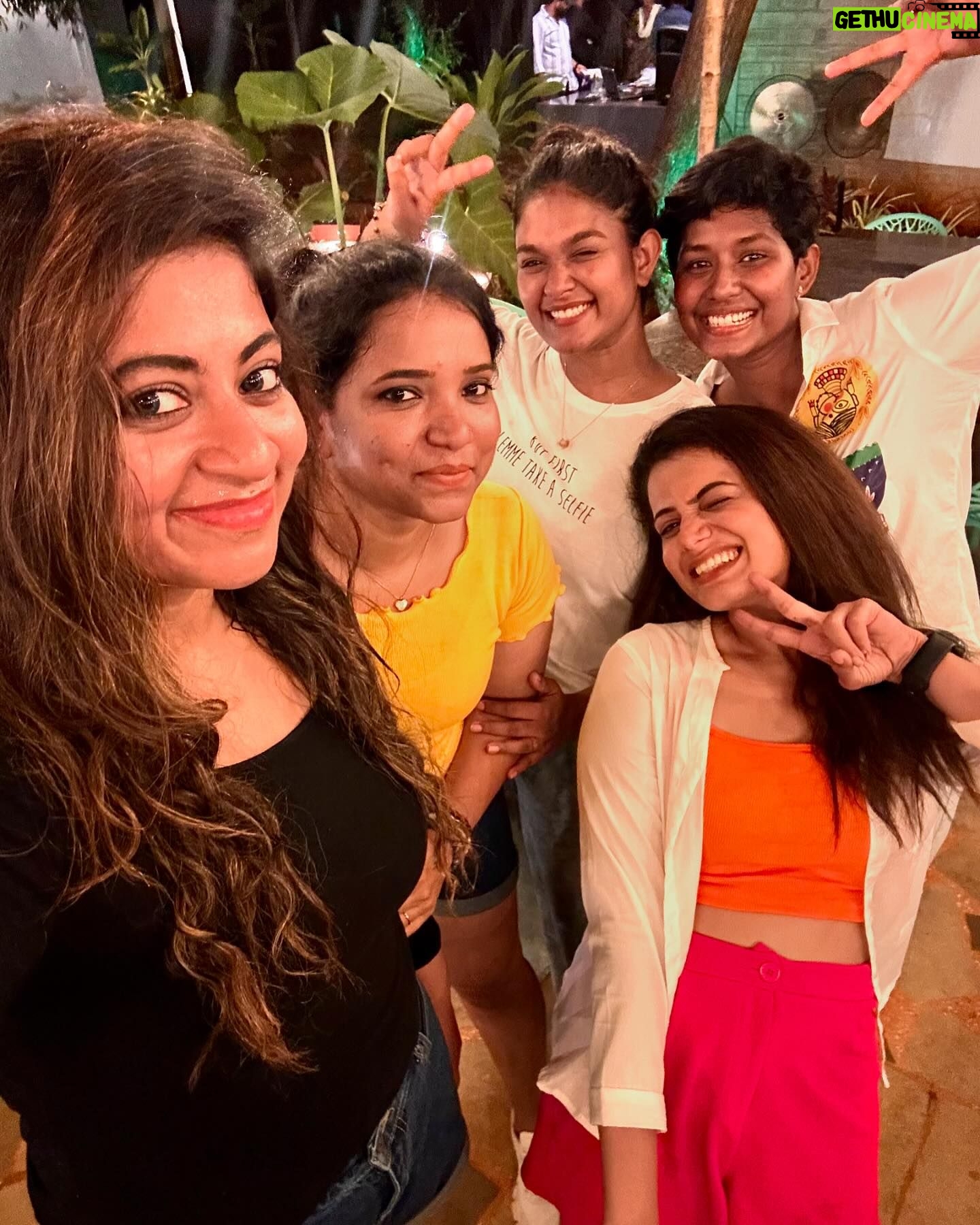 Parvathy Venkitaramanan Instagram - “Chasing sunsets and making memories with the squad. 🌅✨ #PondyDiaries #SquadGoals” 🏖️