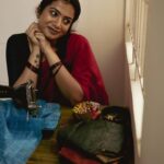 Parvathy Venkitaramanan Instagram – அவளது கவனம் சிதறாத கண்கள் 
என் கவனத்தை ஈர்த்தது ♥️
.
அவள் @parvathyofficial 
.
Mua @makeupbyshanthoshi 
.
Hair @charuhairandmakeup