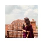 Parvathy Venkitaramanan Instagram - Throwback to The Pink City where every corner tells a story! Saree @mahaasarees Blouse @shri_she Styling @diptidesai_official