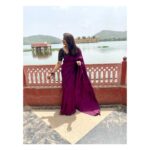 Parvathy Venkitaramanan Instagram - Throwback to The Pink City where every corner tells a story! Saree @mahaasarees Blouse @shri_she Styling @diptidesai_official
