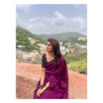 Parvathy Venkitaramanan Instagram - Throwback to The Pink City where every corner tells a story! Saree @mahaasarees Blouse @shri_she Styling @diptidesai_official