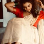 Parvathy Venkitaramanan Instagram - Love for Kuppivalla🤎 . Inframe @parvathyofficial . MUA @highlightsbridalstudio_makeup . Shots @stories_by_vasanthjb @oxygen_films_ . Hairstyle @usha__hairstylist . Jewellery @login_bridal_jewelry_ #kerala #gram #photography #keralagallery