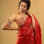 Parvathy Venkitaramanan Instagram - 🌹 . Muah @mystic_bridal_makeup_salon . Photography @portraitsbylokesh . Retouch @poseidon11__ . Styling @hannah.glory . Wearing @maliboo_bridalwear . Jewellery @aarvee.chennai . Video @karan.manivannan