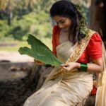 Parvathy Venkitaramanan Instagram - Inframe @parvathyofficial . MUA @highlightsbridalstudio_makeup . Shots @stories_by_vasanthjb @oxygen_films_ . Hairstyle @usha__hairstylist . Jewellery @login_bridal_jewelry_ #kerala #gram #photography #keralagallery
