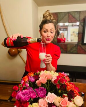 Pascale Hutton Instagram - A wise woman told me “a home without champagne flutes is a home without celebration!” 
Well, we certainly have a reason to celebrate today- SEASON 9!!!!
#Hearties grab your champagne and toast #WCTH and toast yourselves- we couldn’t have got here without you!! ❤️❤️❤️❤️