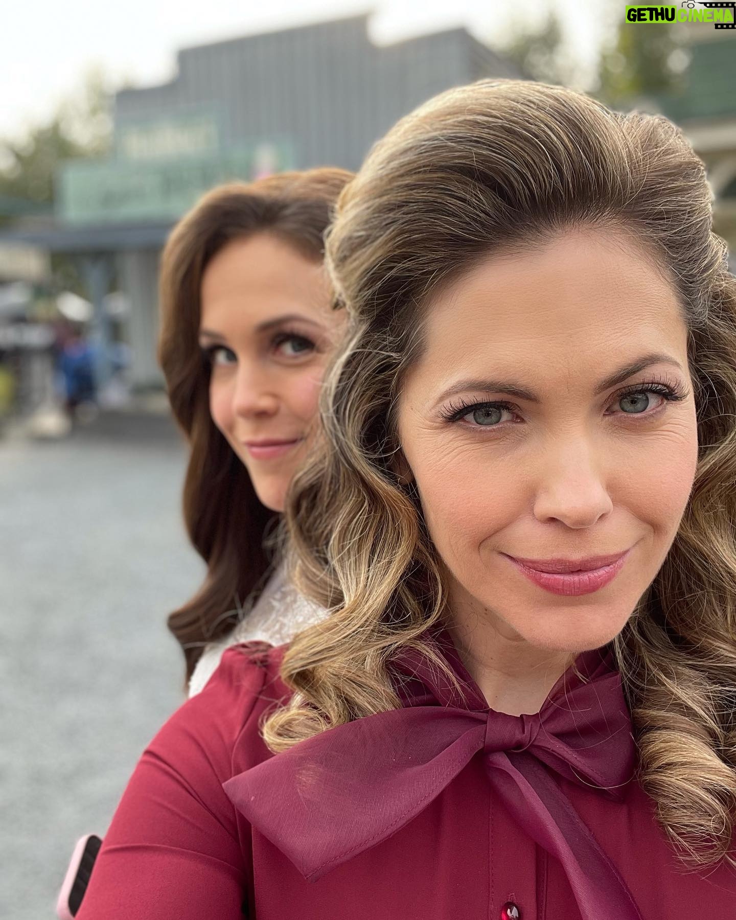 Pascale Hutton - 10.9K Likes - She’s always got my back.
And my front.
Except when she’s sleeping.
@erinkrakow
WCTH
@hallmarkchannel