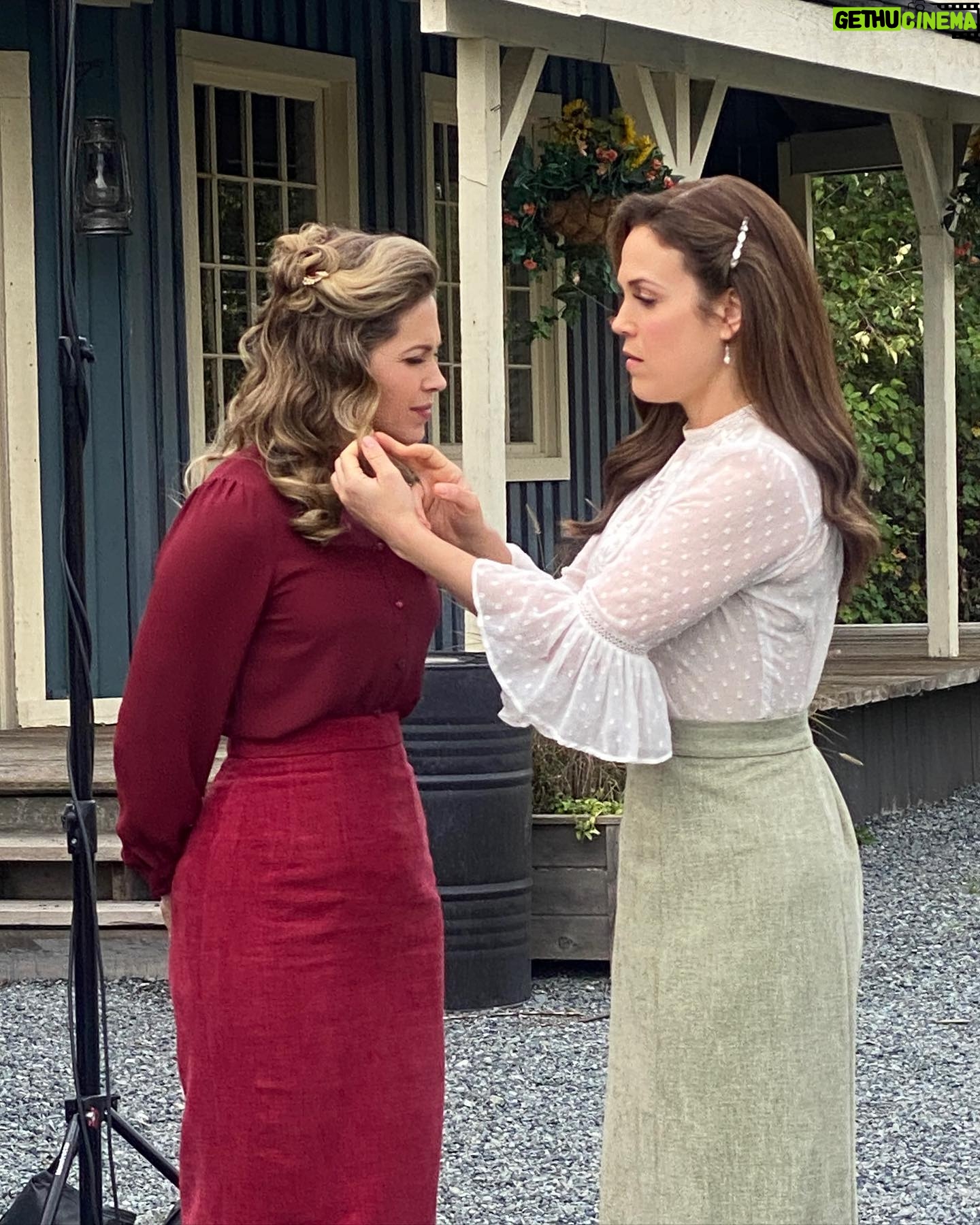 Pascale Hutton - 10.9K Likes - She’s always got my back.
And my front.
Except when she’s sleeping.
@erinkrakow
WCTH
@hallmarkchannel