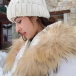 Pashmina Roshan Instagram - Wishing you all warmth this Christmas , may your days be merry and bright 🎄♥️