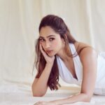 Pashmina Roshan Instagram - Saach batao, Kitni baar hua hai #ishqviskpyaarvyaar ?