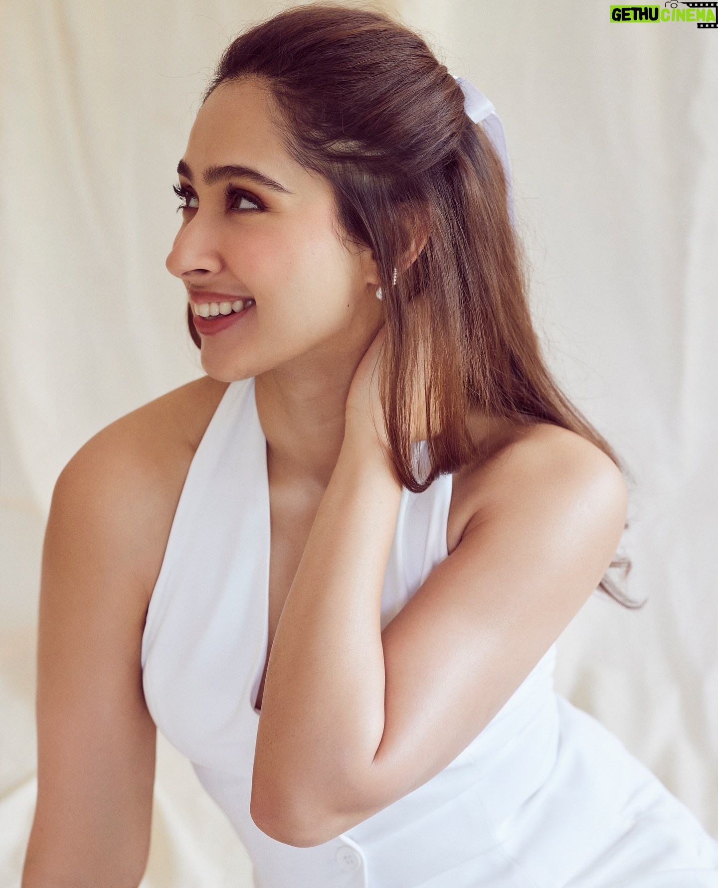Pashmina Roshan Instagram - Saach batao, Kitni baar hua hai #ishqviskpyaarvyaar ?