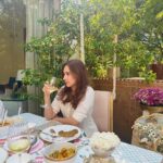 Pashmina Roshan Instagram - Trying to find the little joys in life, today it’s a guilt-free Saturday afternoon at home💕