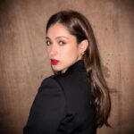 Pashmina Roshan Instagram - Burning red