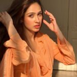 Pashmina Roshan Instagram - jus d’orange 🧡