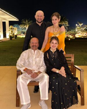 Pashmina Roshan Instagram - Happy Diwali! Wishing you all love and so much light ✨🪔