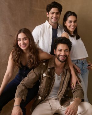Pashmina Roshan Instagram - Ishq Vishk ke mahine mein aapka swaagat hai!! 🙏♥️🤔🥴🤯🥹🥰 

21st June in theatres!!!!!

📸 @kadamajay