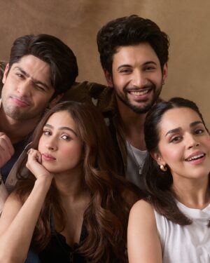 Pashmina Roshan Instagram - Ishq Vishk ke mahine mein aapka swaagat hai!! 🙏♥️🤔🥴🤯🥹🥰 

21st June in theatres!!!!!

📸 @kadamajay