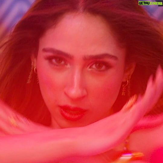 Pashmina Roshan Instagram - This part of #IshqVishkPyaarVyaar 💘hits different💘 FULL SONG OUT NOW - link in bio. #IshqVishkRebound - in theatres on 21st June 2024! #PyaarKaSecondRound @rohitsaraf @pashminaroshan @jibraan.khan @nailaagrewal @rameshtaurani @nipundharmadhikari @jaya.taurani @tipsfilmsofficial @Kumartaurani @rochakkohli @sonunigamofficial @nikhitagandhiofficial @mellowmellow @ghuggss @vijayganguly @Tips Originally by @therealalkayagnik @anumalikmusic @sameeranjaanofficial @khan_ahmedasas @vinaychhawal @naikvaishali @ketanpedgaonkar @akvarious @lishabajaj @milind_jog @chandanarora @kumaarofficial @gautidihatti @nikhil_kovale @potts16 @ketan_sodha @abhilashatd @manishamelwani @castingchhabra @penmovies @mtvbeats