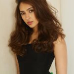 Pashmina Roshan Instagram - Thank you all for the overwhelming love and support for my first song #ishqvishkpyaarvyaar ! 🎶✨ Seeing your positive reactions has been incredibly heartwarming! 🙏❤️ I’m beyond grateful for this incredible journey, and I can’t wait to share more with you! 🌟 Stay tuned for more exciting moments! 🎥💫