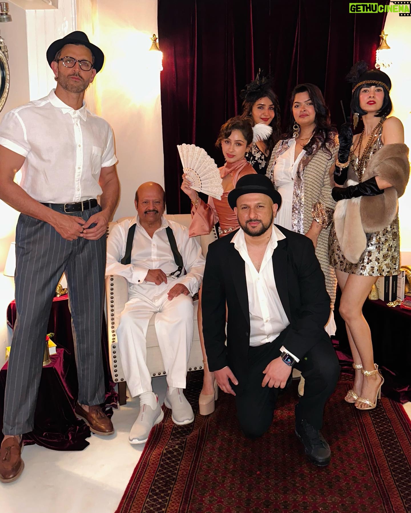 Pashmina Roshan Instagram - Another year around the sun, celebrating with the ones I cherish the most π A little glimpse into my speakeasy: it crosses all time space and Eras π (ps: why wonβt insta let me tag more people)
