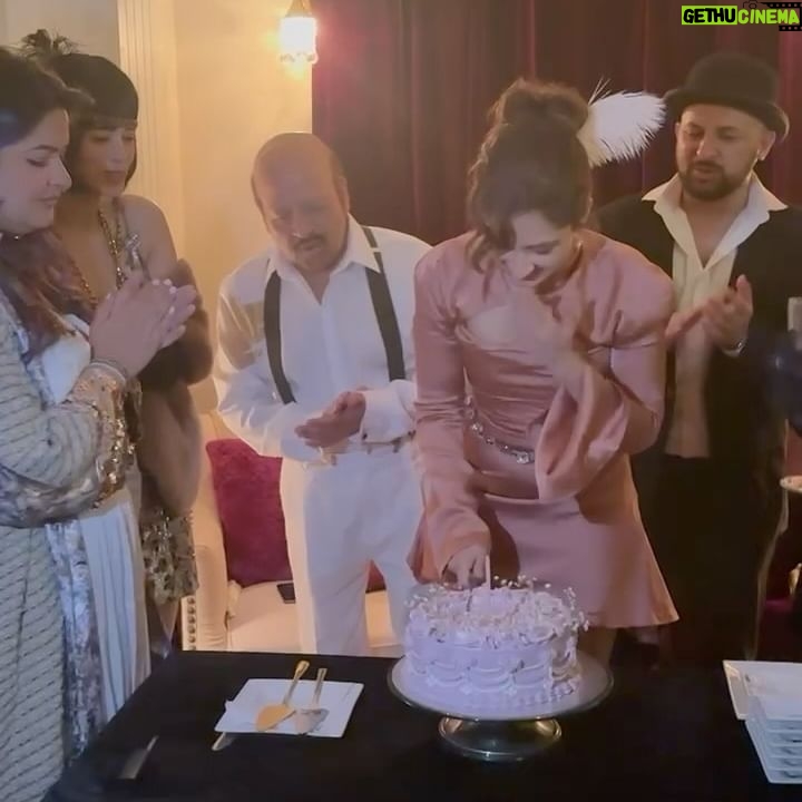 Pashmina Roshan Instagram - Another year around the sun, celebrating with the ones I cherish the most π A little glimpse into my speakeasy: it crosses all time space and Eras π (ps: why wonβt insta let me tag more people)