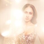 Pashmina Roshan Instagram – The incandescent beauty of Manish Malhotra’s couture! 😍 Let the diwali festivities begin!! 💕 @manishmalhotra05 @manishmalhotraworld