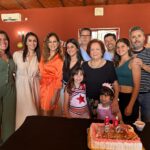 Pastora Soler Instagram - Ayer fue un día muy especial,de esos que se quedan para siempre grabados en la memoria y en el corazón.. Ayer nuestra madre cumplía 80 años y le organizamos un cumpleaños sorpresa, con su familia, sus hermanos , sus amigos, sus queridas nietas!!! Fui feliz al verla llena de luz y de emoción, feliz de tenerla gozando de buena salud y siguiendo con la fuerza que la caracteriza! Por muchas años más para vivirla y celebrarla! 🥂 Te quiero mamá 🩷 Gracias a tod@s amig@s y familia! Gracias hermanos! Os quiero ❤️ #cumpleañosmamá #80 #5demayo #celebrando #MiPilar 💐💐💐💐