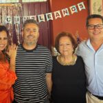 Pastora Soler Instagram - Ayer fue un día muy especial,de esos que se quedan para siempre grabados en la memoria y en el corazón.. Ayer nuestra madre cumplía 80 años y le organizamos un cumpleaños sorpresa, con su familia, sus hermanos , sus amigos, sus queridas nietas!!! Fui feliz al verla llena de luz y de emoción, feliz de tenerla gozando de buena salud y siguiendo con la fuerza que la caracteriza! Por muchas años más para vivirla y celebrarla! 🥂 Te quiero mamá 🩷 Gracias a tod@s amig@s y familia! Gracias hermanos! Os quiero ❤️ #cumpleañosmamá #80 #5demayo #celebrando #MiPilar 💐💐💐💐