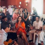 Pastora Soler Instagram - Ayer fue un día muy especial,de esos que se quedan para siempre grabados en la memoria y en el corazón.. Ayer nuestra madre cumplía 80 años y le organizamos un cumpleaños sorpresa, con su familia, sus hermanos , sus amigos, sus queridas nietas!!! Fui feliz al verla llena de luz y de emoción, feliz de tenerla gozando de buena salud y siguiendo con la fuerza que la caracteriza! Por muchas años más para vivirla y celebrarla! 🥂 Te quiero mamá 🩷 Gracias a tod@s amig@s y familia! Gracias hermanos! Os quiero ❤️ #cumpleañosmamá #80 #5demayo #celebrando #MiPilar 💐💐💐💐