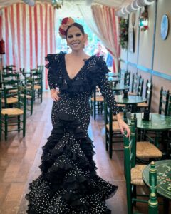 Pastora Soler Instagram - Un domingo de feria inolvidable! ❤️ Que bonito compartir con los amigos un día lleno de color, de luz, de risas, de cante y baile.. celebrar la vida cuando todo está en orden y cuando se puede, ayer fue día de eso!! 🥂 Feliz feria de Sevilla!!!!!!!! 🎡💃🏽 Gracias querida @monicamendez_modaflamenca por vestirme un año más. 😘 #Feria2024 #Sevilla #amigosyamigas #celebrandolavida