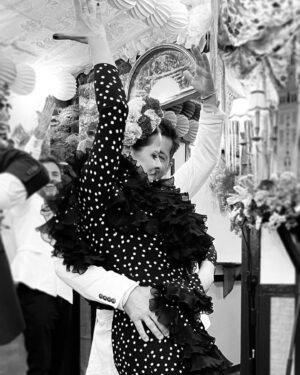 Pastora Soler Instagram - Un domingo de feria inolvidable! ❤️
Que bonito compartir con los amigos un día lleno de color, de luz, de risas, de cante y baile.. celebrar la vida cuando todo está en orden y cuando se puede, ayer fue día de eso!! 🥂
Feliz feria de Sevilla!!!!!!!! 🎡💃🏽

Gracias querida @monicamendez_modaflamenca por vestirme un año más. 😘

#Feria2024 #Sevilla #amigosyamigas #celebrandolavida