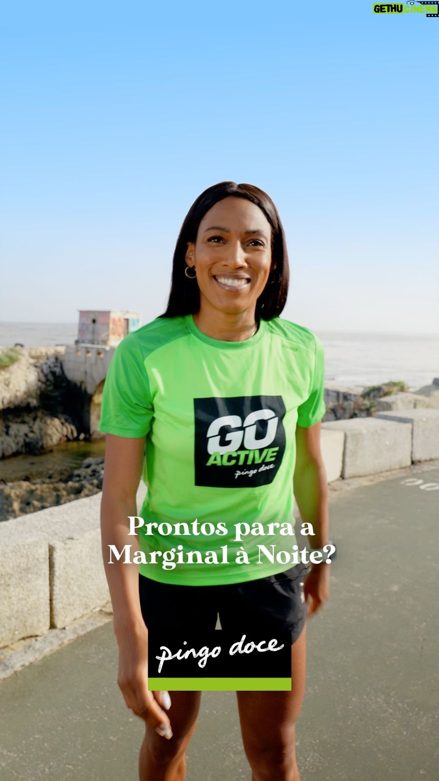 Patrícia Mamona Instagram - Não falta muito para a corrida @marginalanoite ! 🏃🏾♀️ É hora de deixar a preguiça de lado e aquecer os músculos. Aceitas o desafio? São dois exercícios simples e perfeitos para entrar no ritmo da corrida. 3, 2, 1 e… GO! #GoActive #MarginalANoite #PingoDoce
