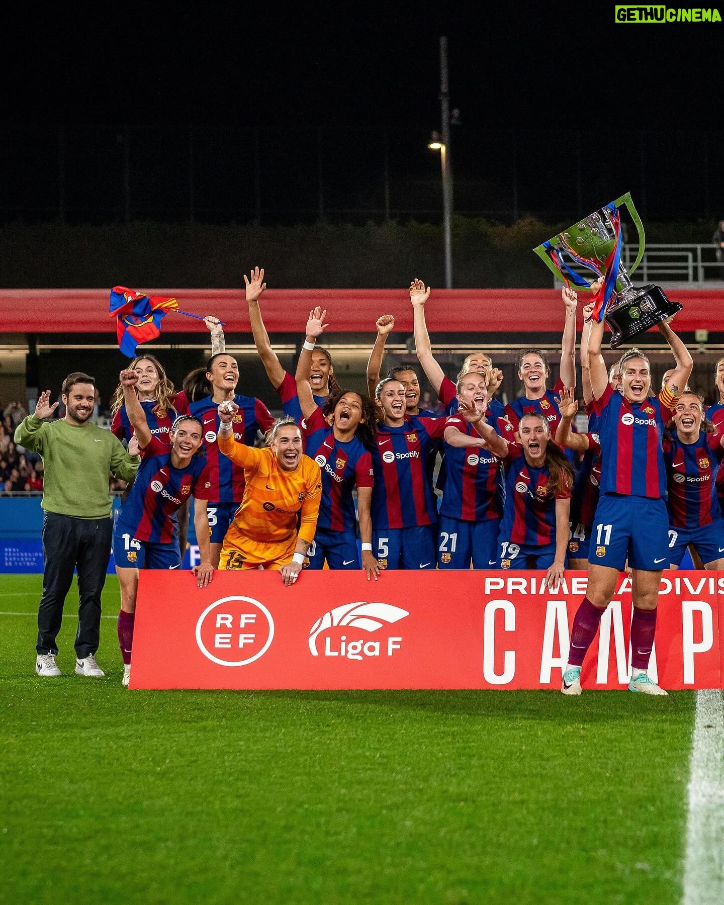 Patri Guijarro Instagram - ¡Gran noche en el Johan! 🏆🤩 Gracias culers, vamos a por más 💪🏼💙❤️