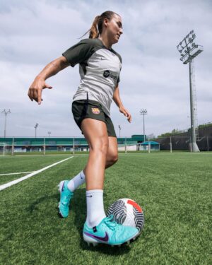 Patri Guijarro Instagram - “It’s the perfect boot for me, because it adapts very well to my foot and to my style of play.”

Patri Guijarro, @fcbfemeni Midfielder

@patri8guijarro is tuned for touch in the 𝐓𝐢𝐞𝐦𝐩𝐨 𝟏𝟎 with soft, lightweight FlyTouch Plus that forms to her foot and stays consistent in varied conditions 🤌🌦️ 

#NikeFootball