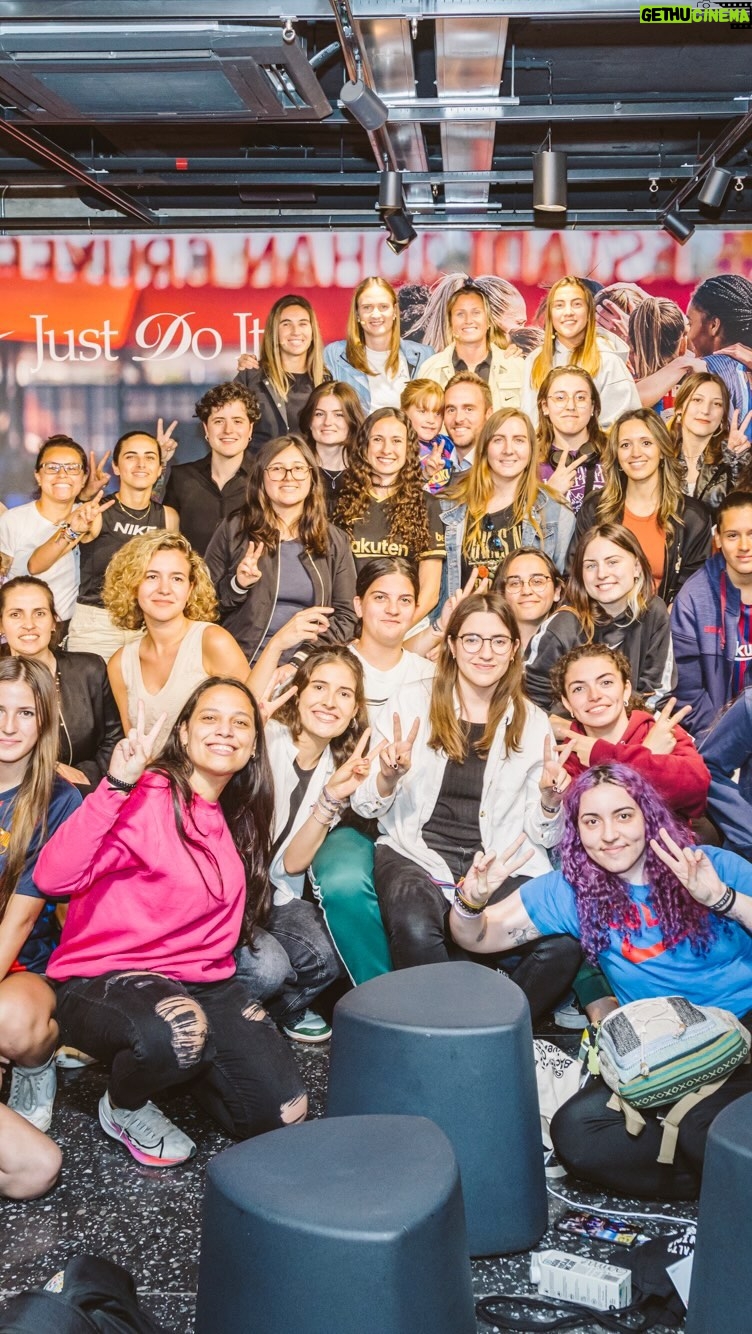 Patri Guijarro Instagram - Gracias a Nike Rise Barcelona por hacernos pasar un rato tan guay con Nike Members antes de la gran final que tenemos en Eindhoven. 🔥⏰ #nikefootball