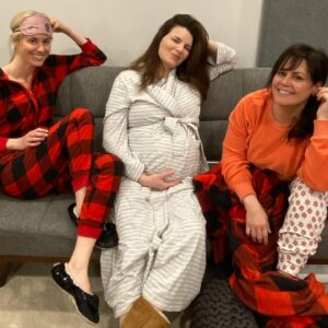Patricia Paquin Instagram - On fait tu de la radio nous autres??? #pyjamaparty #lesfillesdulunch @rythme1057 @marieevejanvier @anoukmeunier
