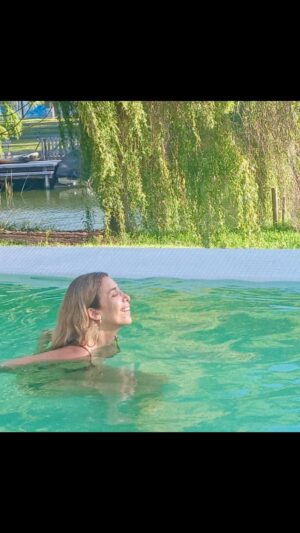 Patricia Viggiano Instagram - “Déjaselo al Universo y descansa”…
Buen Domingo para todos!😊✨✨✨✨
