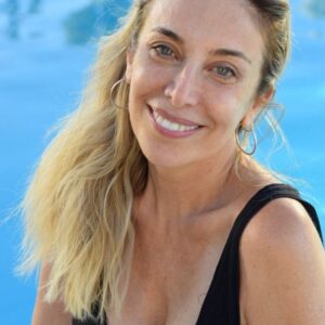 Patricia Viggiano Instagram - Que lindo sentir q después de mucho trabajar en mi… estoy contenta y en paz…
La vida es un aprendizaje constante, tan dinámica, como bella… 
Agradezco cada año vivido q me permite ser cada vez un poquito más sabia, cada amanecer y atardecer q he visto xq quiere decir q estoy viva, cada tormenta q tuve q atravesar xq gracias a ellas pude renacer una y otra vez y fortalecerme más y más… 
Agradezco…haberme reencontrado en este momento de mi vida conmigo misma  sintiéndome libre, sin ataduras de ningún tipo, sin miedos, orgullosa ( xq yo sé lo q costó) y feliz con quien soy, con cómo soy, sabiendo q  puliré en mi todo lo q haya q pulir para acercarme cada vez  mas a quien quiero ser xq se q todavía me falta … 
Y x sobre todas las cosas x seguir sonriendo día a día… teniendo claro q estar vivo es un privilegio!
Gracias a todos mis afectos  x siempre estar  y x ser parte de mi vida! Los ❤️ fuerte a todos!🙏✨💫🤍 Gracias vida!

PH: @sebanaonok 
  @aguspulidook