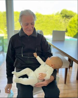 Patricia Viggiano Instagram - Hoy cumple 89 años el… mi papá!! Feliz de poder compartir este día con vos! 
Quiero agradecerte todo lo q hiciste y seguís haciendo x mí todos estos años y decirte que te amo profundamente, que te admiro como papá, como marido, como abuelo, como bisabuelo, como persona …. que es un privilegio ser tu hija, que tu pizza, tu comida casera es increíble  y que vamos  x muchos años más!!! 
Te amamos Franchesco!!!😃😀😁🎉🎉🎉🎉🎂❤️❤️❤️❤️❤️❤️❤️❤️❤️❤️❤️❤️❤️❤️❤️❤️