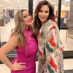 Patricia De Leon Instagram - 👯‍♀️Porq unidas somos más fuertes, porq apoyándonos unas a las otras llegamos más lejos, y porq celebrar los triunfos entre nosotras crea una comunidad positiva y dejamos huellas imborrables. . Gracias amiga @reginaluque te quiero y a @theglamroom_ut por invitarme para ser madrina de tan hermoso proyecto. . 41 mujeres latinas, cada una emprendedora, se unen bajo un mismo techo para conseguir el éxito juntas! Me encanto ser parte del principio de este local que seguro será todo un éxito lleno de bendiciones! Este es un súper ejemplo para que se haga en muchas ciudades más!!#arribamujerquetupuedes #diainternacionaldamulher #diainternacionaldelamujer #mujer #womenempowerment #womensupportingwomen #womeninbusiness #womenempoweringwomen #womeninspiringwomen #saltlakecity