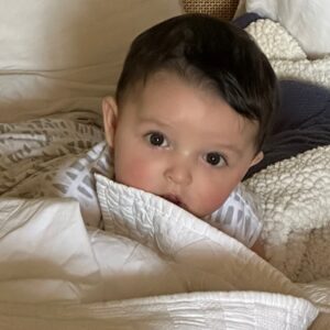 Patricia De Leon Instagram - Mi bendición más grande…mi tesoro más Preciado, hoy cumples 8 meses de existencia. Tú haces que todos los días sean brillantes y que hasta los días que no se vean luz valgan la pena. Te amo mi @julienbchester feliz 8 meses amor mío… ♥️ .
.
#julienbchester #thechesterpack