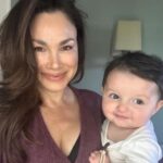 Patricia De Leon Instagram - PERDÓNAME MAMÁ, porq nunca entendí el verdadero significado de la palabra mamá. Es la carrera más difícil, sacrificada, en donde se hace de todo, no viene con clases, ni instrucciones, no hay hora de entrada ni salida, en donde no se duerme, la cual imposible cambiarla, en donde te enamoras instantáneamente, y amas incondicionalmente…LA MÁS HERMOSA, Y EXTRAORDINARIA QUE EXISTE, Y NO LA CAMBIARÍA POR NADA EN EL 🌍. . Gracias Dios mío por haberme dado la oportunidad de convertirme en madre, y gracias mamá @querubebarichovicht por ser la mía, y ser extraordinaria. . A TODAS USTEDES MAMÁS, mi admiración, mis respetos, mi cariño y no solo hoy pero TODOS LOS DÍAS! . .NO TE OLVIDES QUE TU ERES UNA SÚPERHEROE. . EL SER MADRE ES TENER SUPERPODERES! FELIZ DÍA DE LAS MADRES 🌹🌹🌹🌹🌹🌹♥️♥️♥️