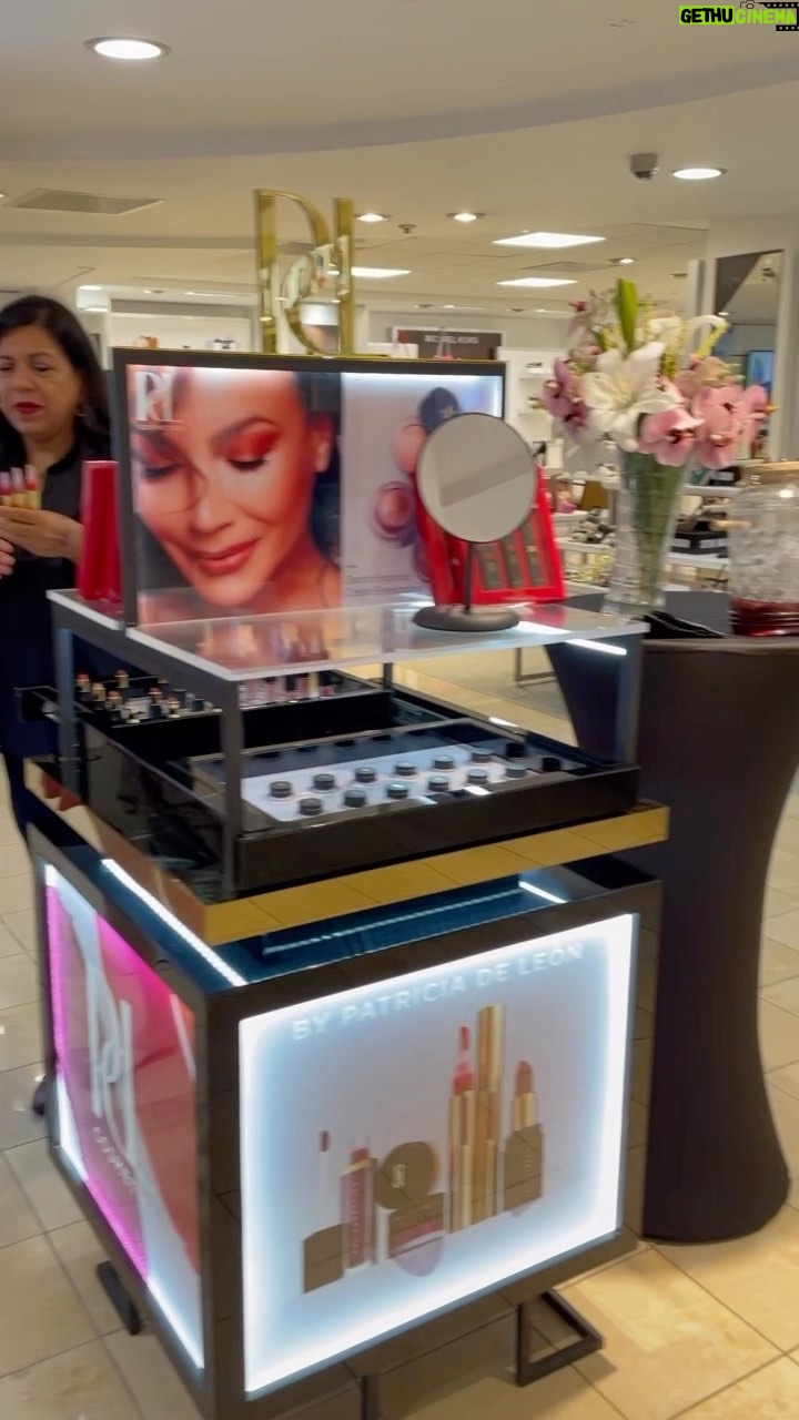 Patricia De Leon Instagram - El pasado fin de semana la maquinaria PDL estuvo a full trote con nuestros socios comerciales @farmarrocha @felixonlinepanama y @stevenspanama ! Culminamos la semana de descuentos con activaciones en distintos puntos de venta. Muy satisfechos del trabajo realizado con todos ustedes y seguimos por más! Montaje: @ag_serviproject ☕️: @coffeeshotspanama #foryou #fyp #fypシ #mua #makeup #makeuptutorial #makeupartist #makeuphacks #cosmetics #eyeshadow #eyeshadowlook #eyeshadowtutorial #creameyeshadow #eyeshadowhacks #pty #panama #pdlcosmetics #crueltyfreebeauty #cosmetics #maquiagem