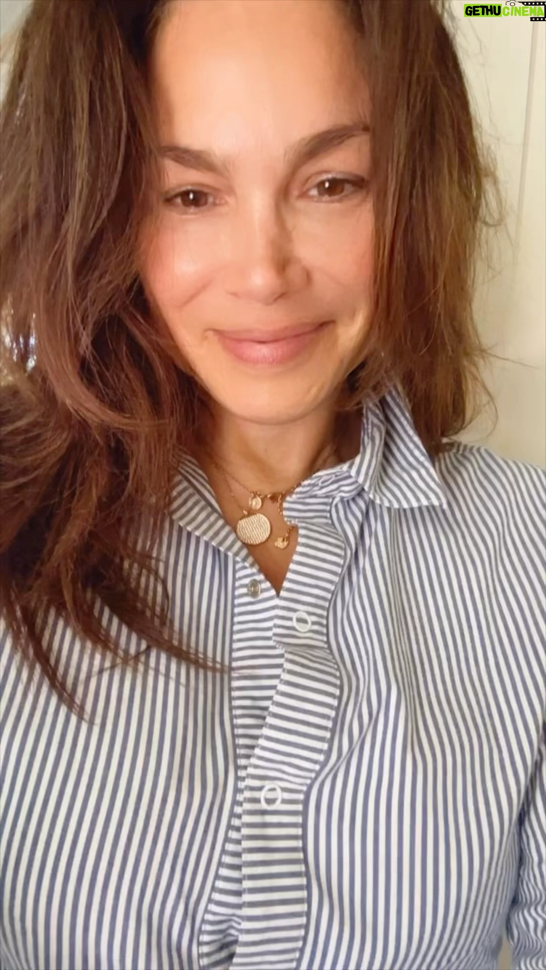Patricia De Leon Instagram - Buenos díassss familia! 🙏🏻 🌞 Feliz martes. 6 meses volaron, todavía me acuerdo el día que desesperada monte un Video, sin ni siquiera saber por dónde empezar. . . ♥️Gracias mi @fabianartist por tu apoyo e input, @annabelleglover por no dejarme poner los osos deprimidos en la pared 😂, a un ángel Arlan y a mi querida sra Maria, quedó sencillo pero tiene tan linda energía, que es un lugar lleno de paz y para mi eso era importante el la@habitación de Julien. Espero les guste. . #babynursery #julienbchester #babyroomdecor #babyroom #babyroomdecoration #baby