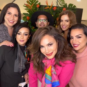 Patricia De Leon Instagram - It takes a Village!! ♥️ 
.
Con el ♥️ Hinchado de agradecimiento! 

GRACIAS a todas los que asistieron a nuestros dos eventos del día de ayer, me encanto conocerlas, tomarnos fotos, hablarles de @pdlcosmetics GRACIAS! 
.
ÉXITO ROTUNDO!! 
.
#pdlcosmetics #panama