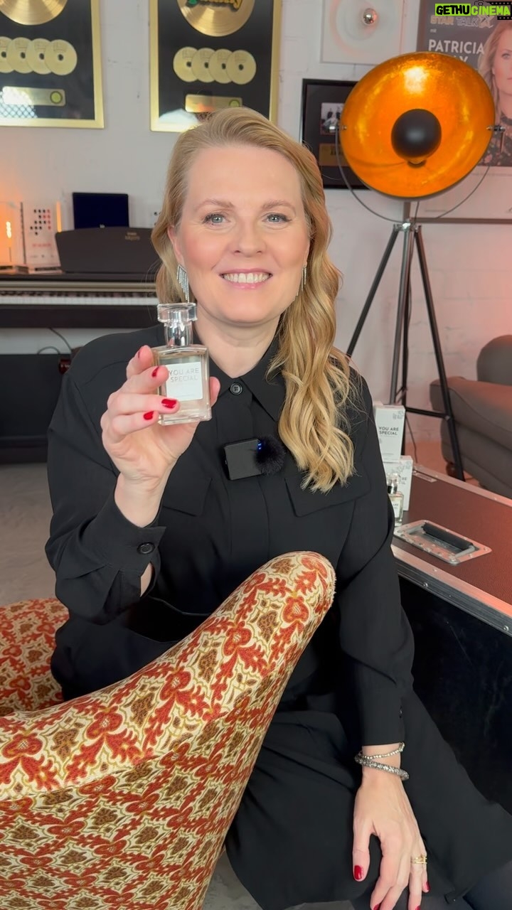 Patricia Kelly Instagram - Ich bin so happy über all euer wundervolles Feedback zu meinem Parfüm 🥰 Falls ihr es noch bestellen wollt, hier entlang: www.patricia-kelly.beauty (Link in Bio) Eigentlich hatte ich das Parfüm nur für die Fanbox geplant, aber dann habt ihr immer wieder danach gefragt ❤️ Ich freue mich so sehr, dass es bei euch so gut ankommt!!! #youarespecial #parfüm #perfume #madeinitaly #patriciakelly #kellyfamily #thekellyfamily