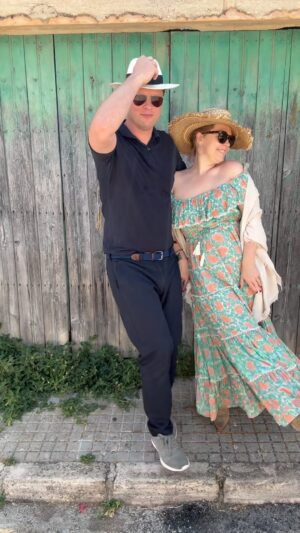 Patricia Kelly Instagram - Gabriel und Malika haben uns angesteckt, aber es ist viel Luft nach oben! 😂😂🤠💃 @denis.sawinkin.official @gabrielkelly_official @malikadzumaev #inlovewithmynerd #dancing #lavidaesbella #dancingontheroofs #mallorca #españa #miqueridopais #patriciakelly #kellyfamily #thekellyfamily