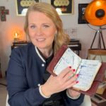 Patricia Kelly Instagram - 31 Jahre ist dieser Kalender alt, aus dem Jahr 1993. Darin hatte ich alle meine To Dos und Termine notiert. Jede Menge, wie ihr seht... Ich dachte mir, ich schaue mal, wo wir heute vor 31 Jahren waren 🔎💡 Vielleicht war jemand von euch auch da?? 😍 Und wer hat den besagten ersten Kellyartikel aus der BRAVO 1993?? #agenda #Kalender #successbook #todo #90er #Managerin #alottodo #planb #streetlife #memories #throwback #patriciakelly #kellyfamily #thekellyfamily