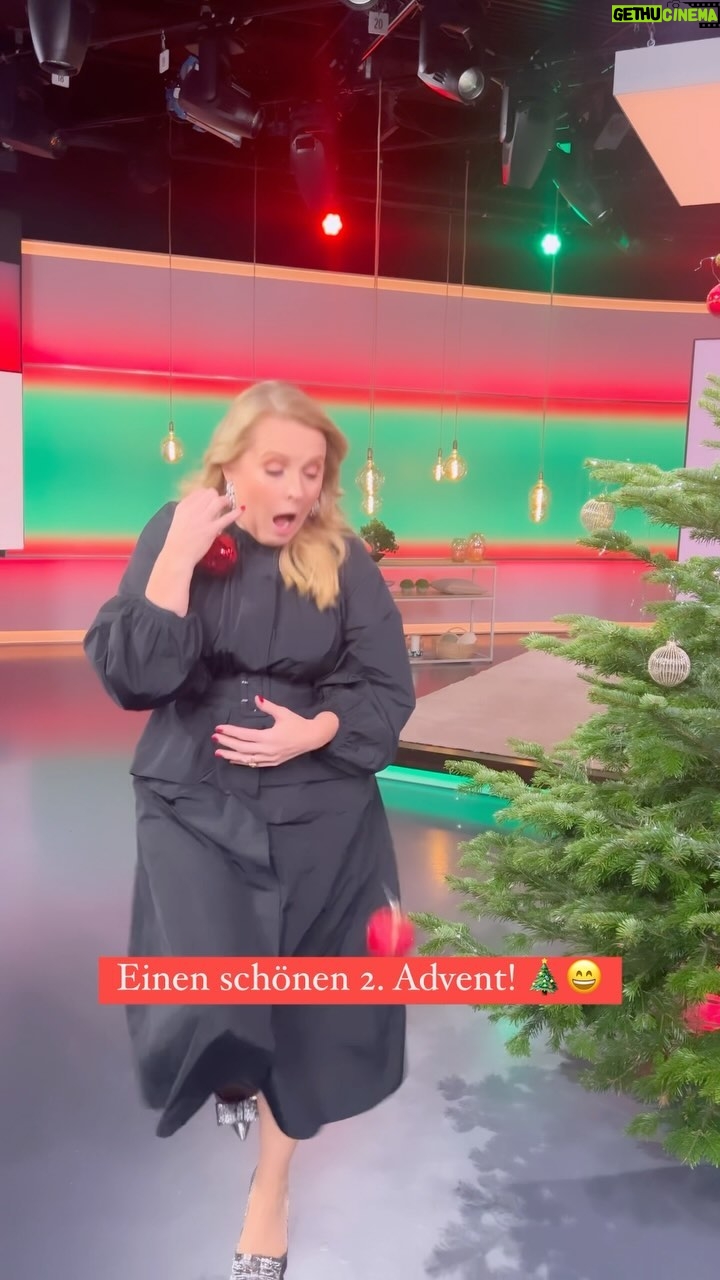 Patricia Kelly Instagram - Passend zum 2. Advent haben wir euch etwas zum Schmunzeln mitgebracht! 😄 Danke dafür, liebe @patriciakelly.official ! ❤️ Wem passiert das auch immer wieder? 🫣 #galaloves #2advent #patriciakelly
